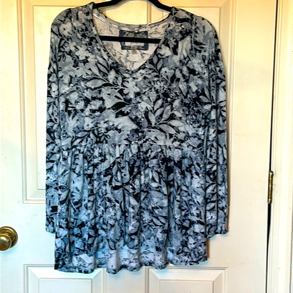 Woman’s Cupid long sleeve top size small - Picture 1 of 3